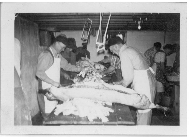 C:\Users\user\Pictures\Antique canning\1 Cutting meat.jpg